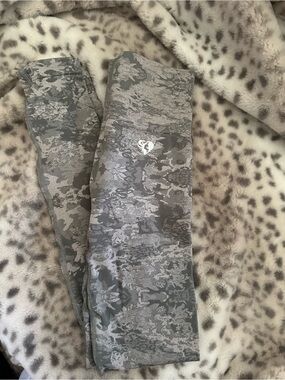Women’s Gray Camo Leggings